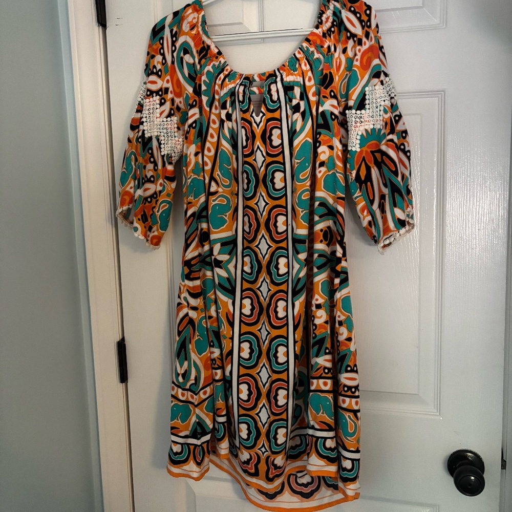 Crown and Ivy Dress. Beautiful colors. XL
